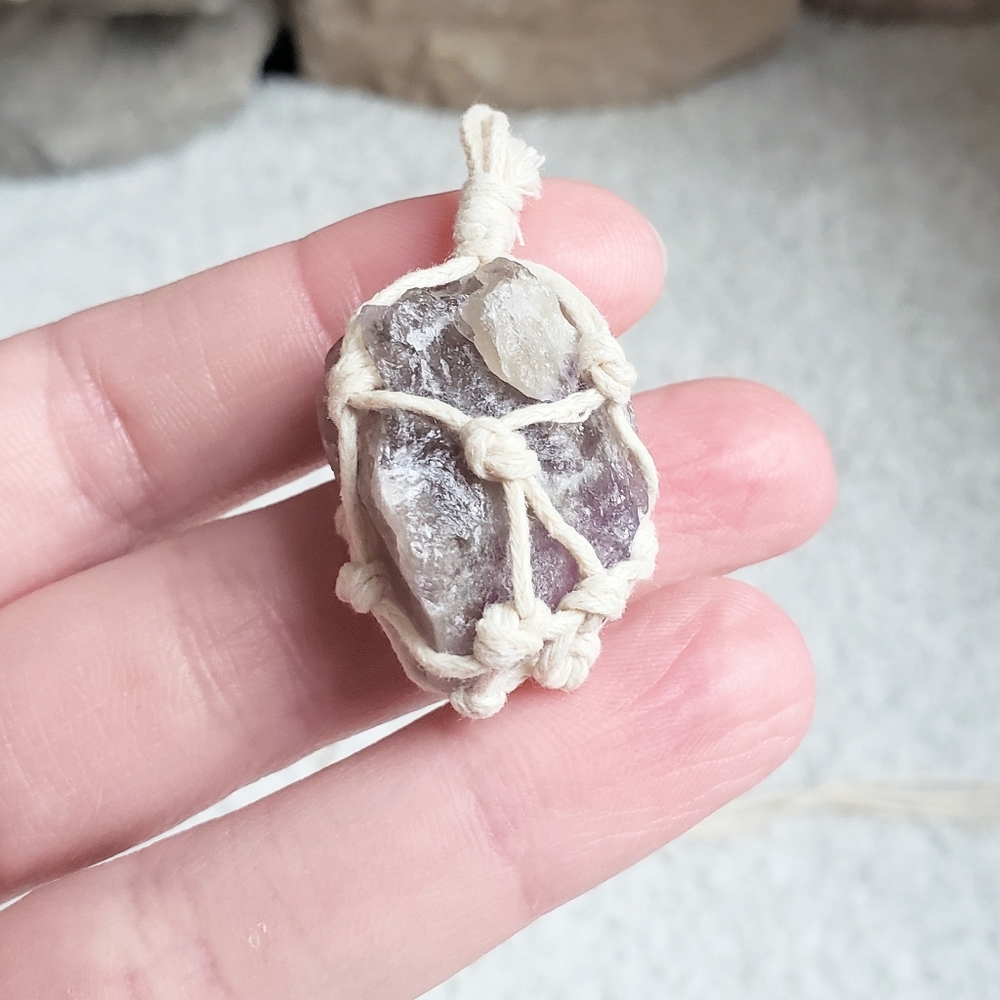 LAST ONE! Natural amethyst crystal simple macrame necklace - Picture 4 of 5